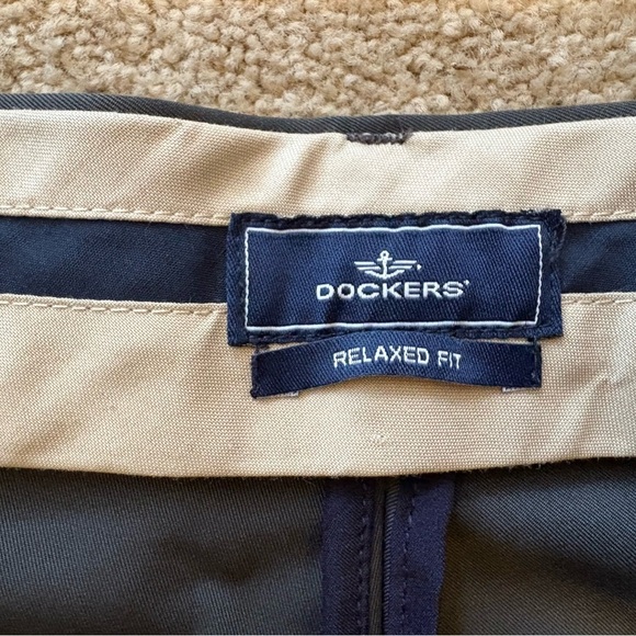 Dockers Premium Pleated Relaxed Fit Cuffed Dark Gray Mens Dress Pants 40x30 - Picture 6 of 11